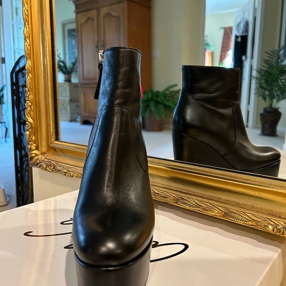 Carla G Italian leather size 39 booties new in box - Picture 3 of 6